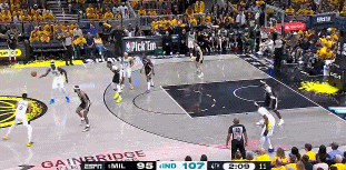 一锤定音！特纳撤步三分正中靶心 将分差拉开到15分打停雄鹿