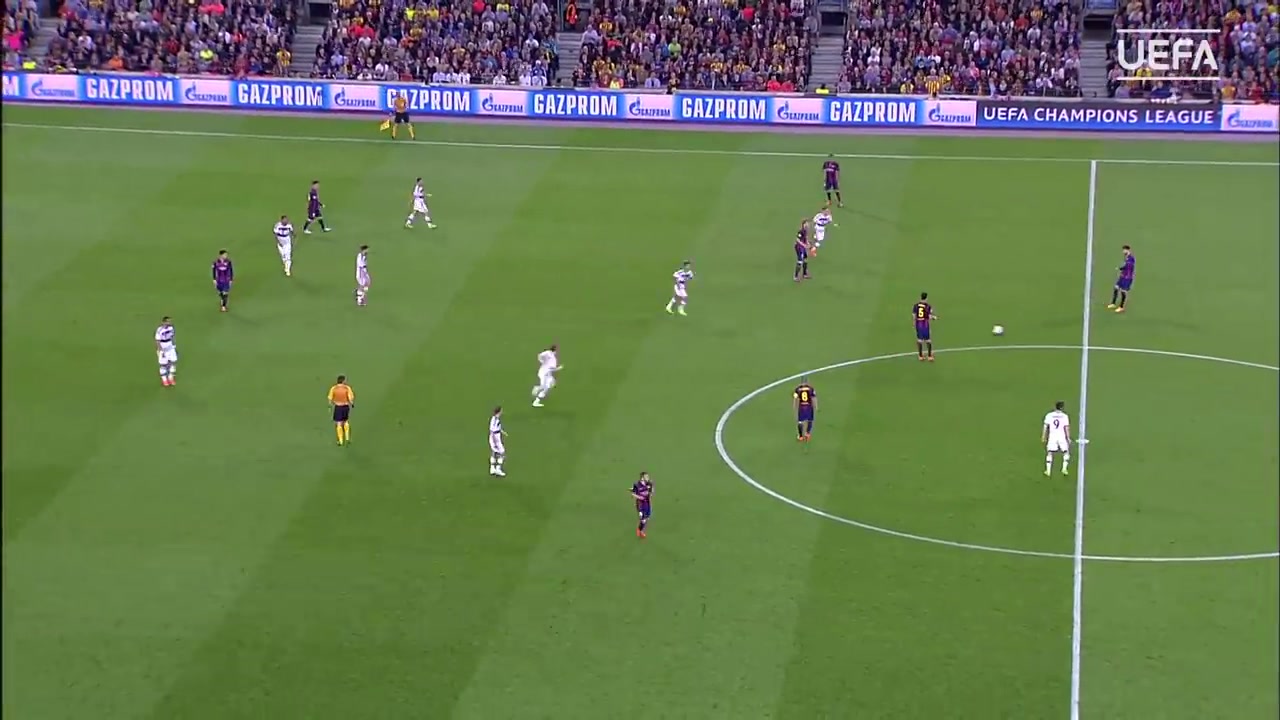 博迟但到！十年前的今天：梅西犯罪式过人晃倒博阿滕造就名场面